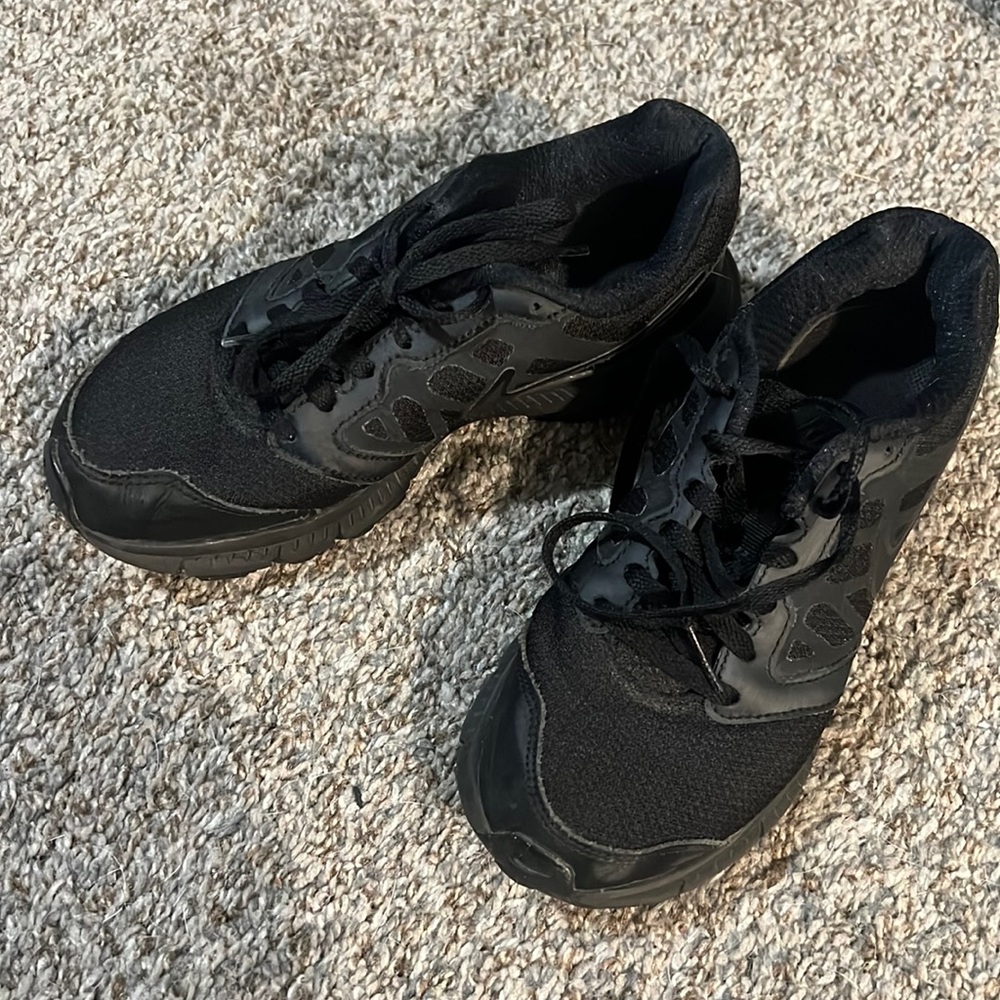 black nike sneakers